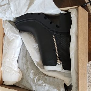 Gianni Bini so-lution 9.5 black booties